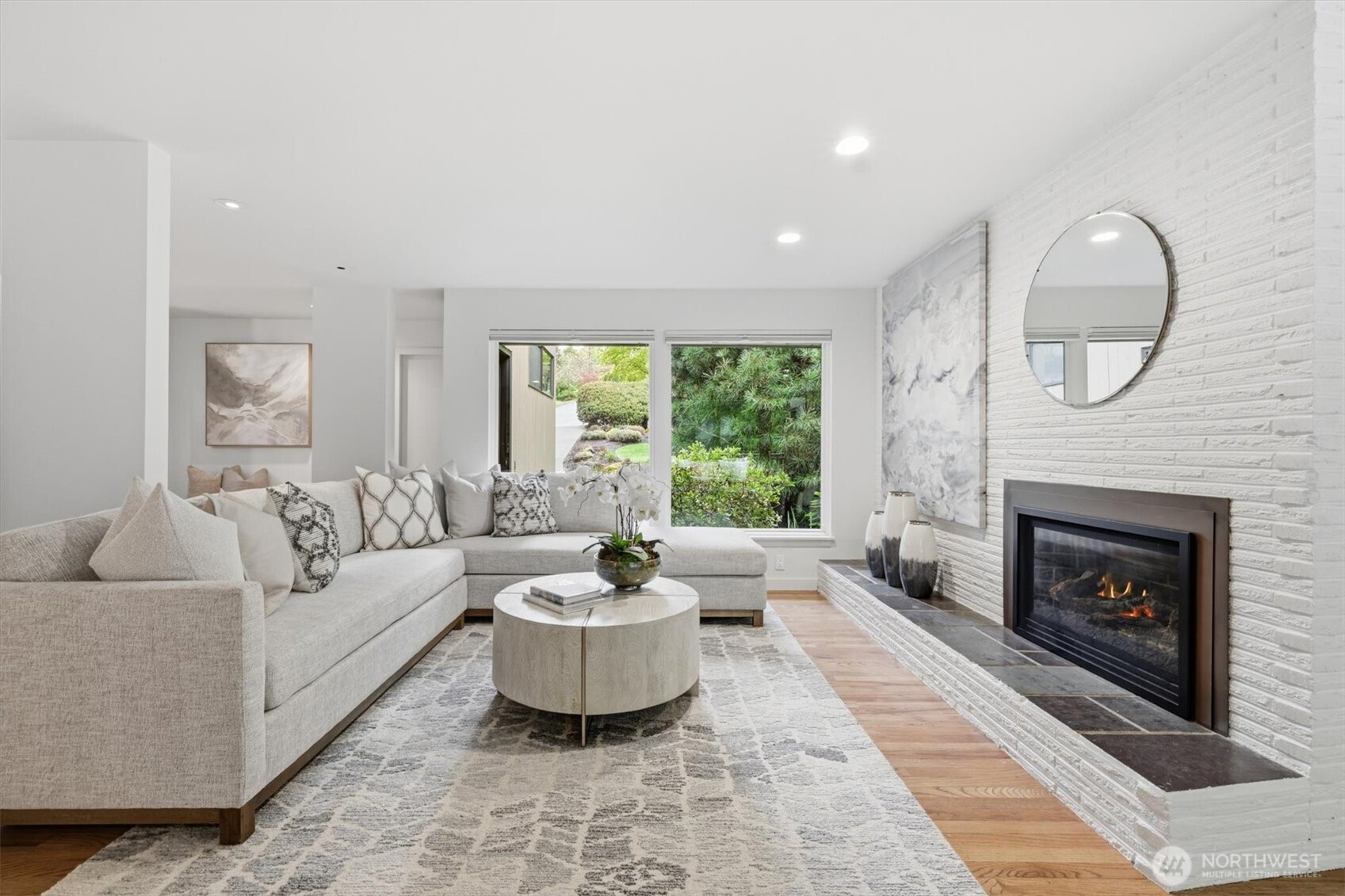 3531 NE 166th Street , Lake Forest Park, WA 98155-5424