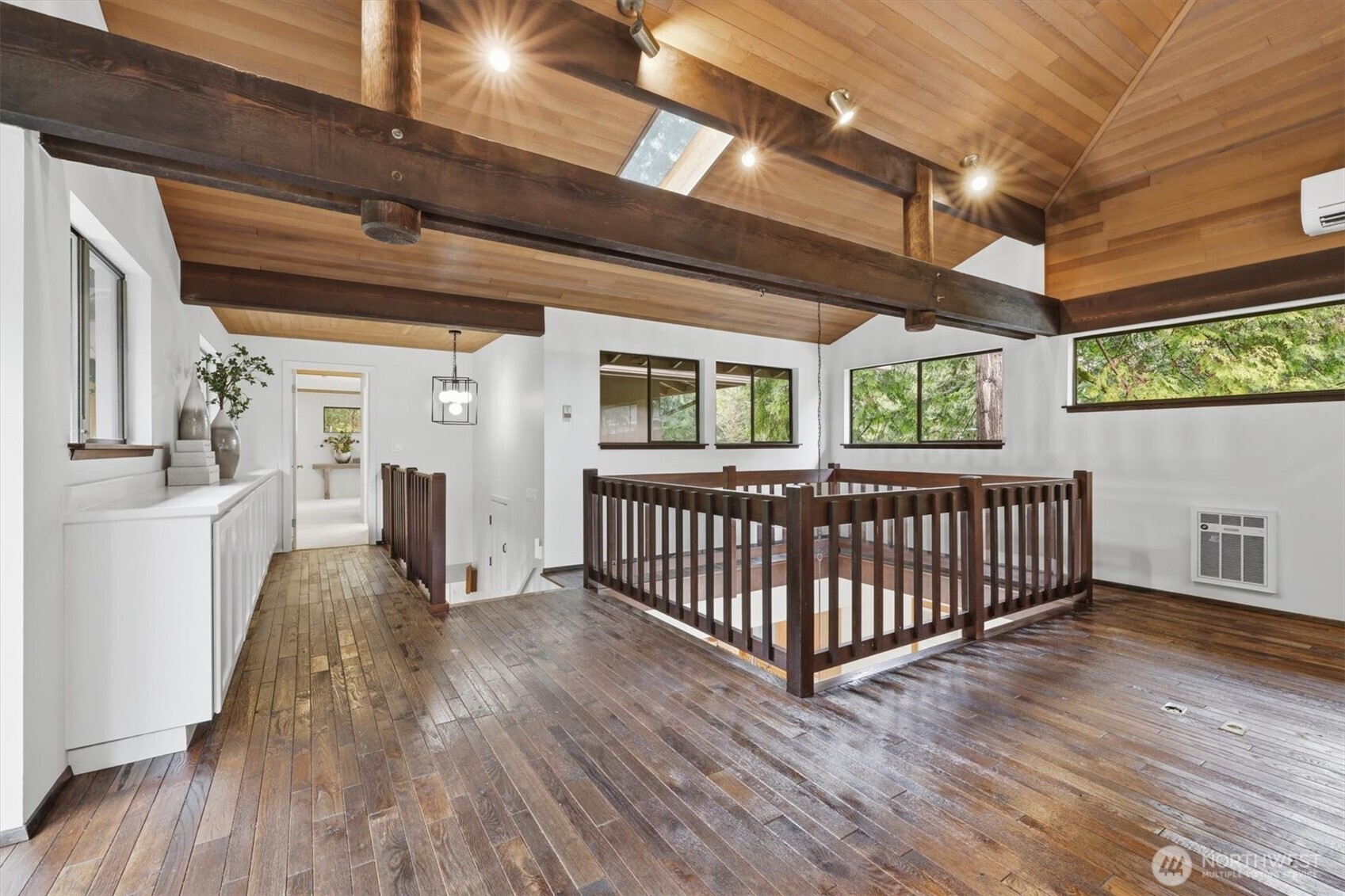 3531 NE 166th Street , Lake Forest Park, WA 98155-5424