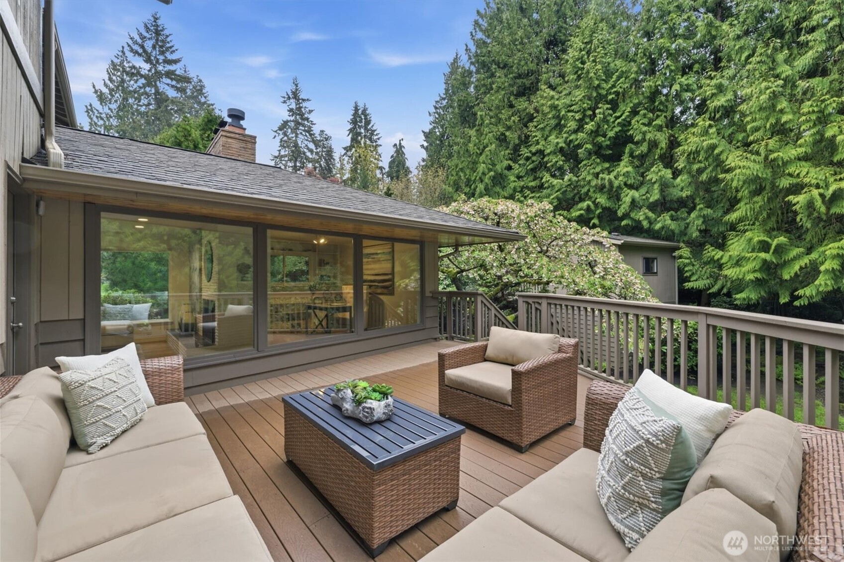 3531 NE 166th Street , Lake Forest Park, WA 98155-5424