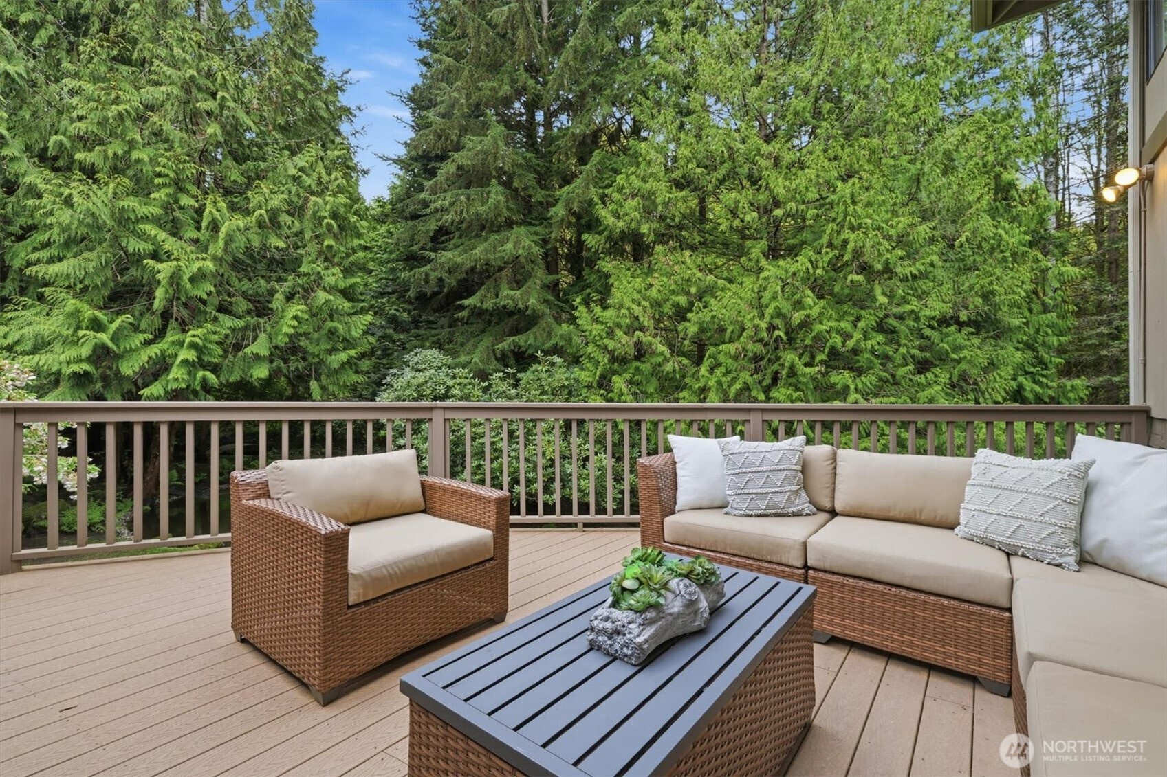 3531 NE 166th Street , Lake Forest Park, WA 98155-5424