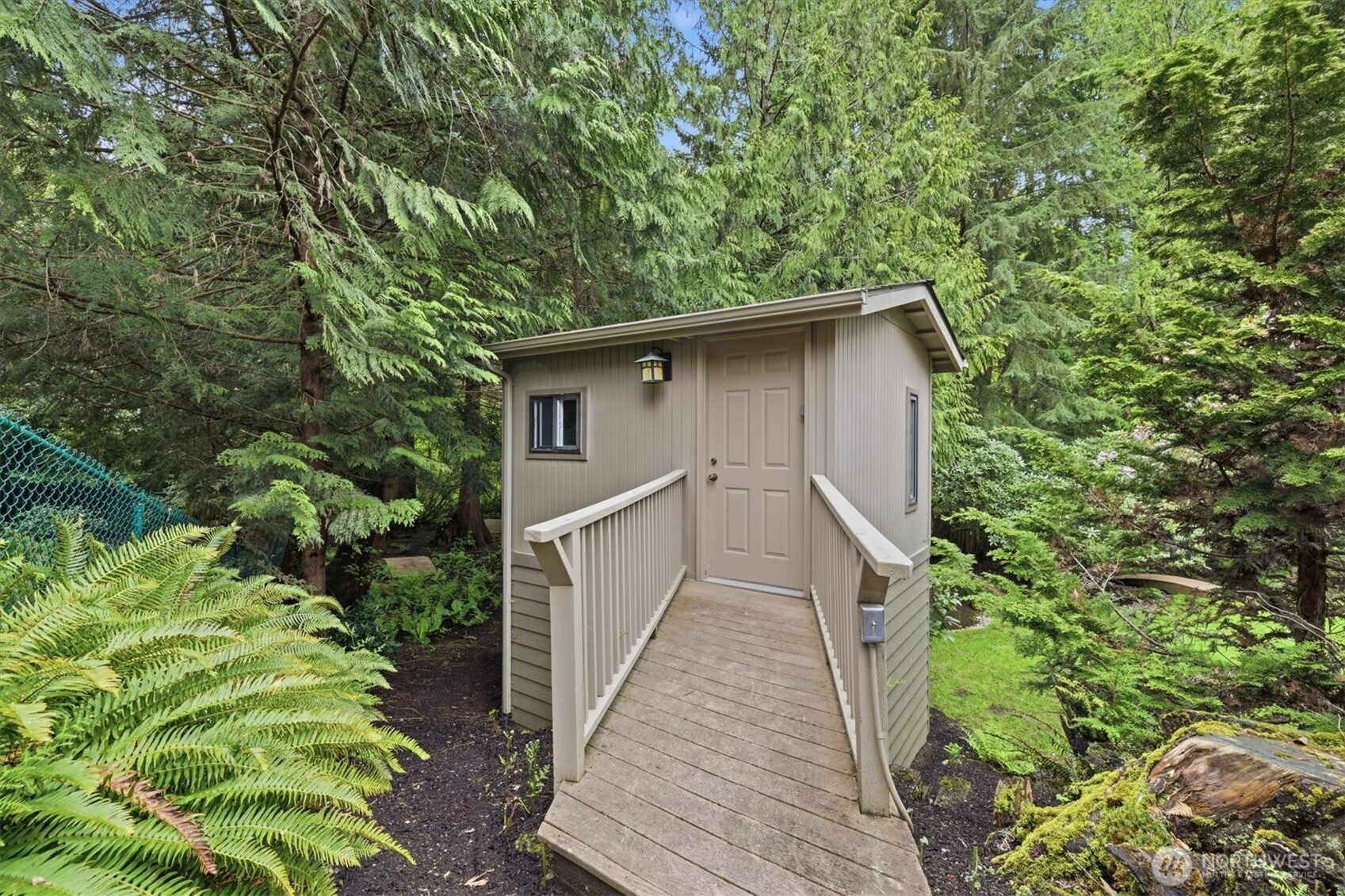 3531 NE 166th Street , Lake Forest Park, WA 98155-5424