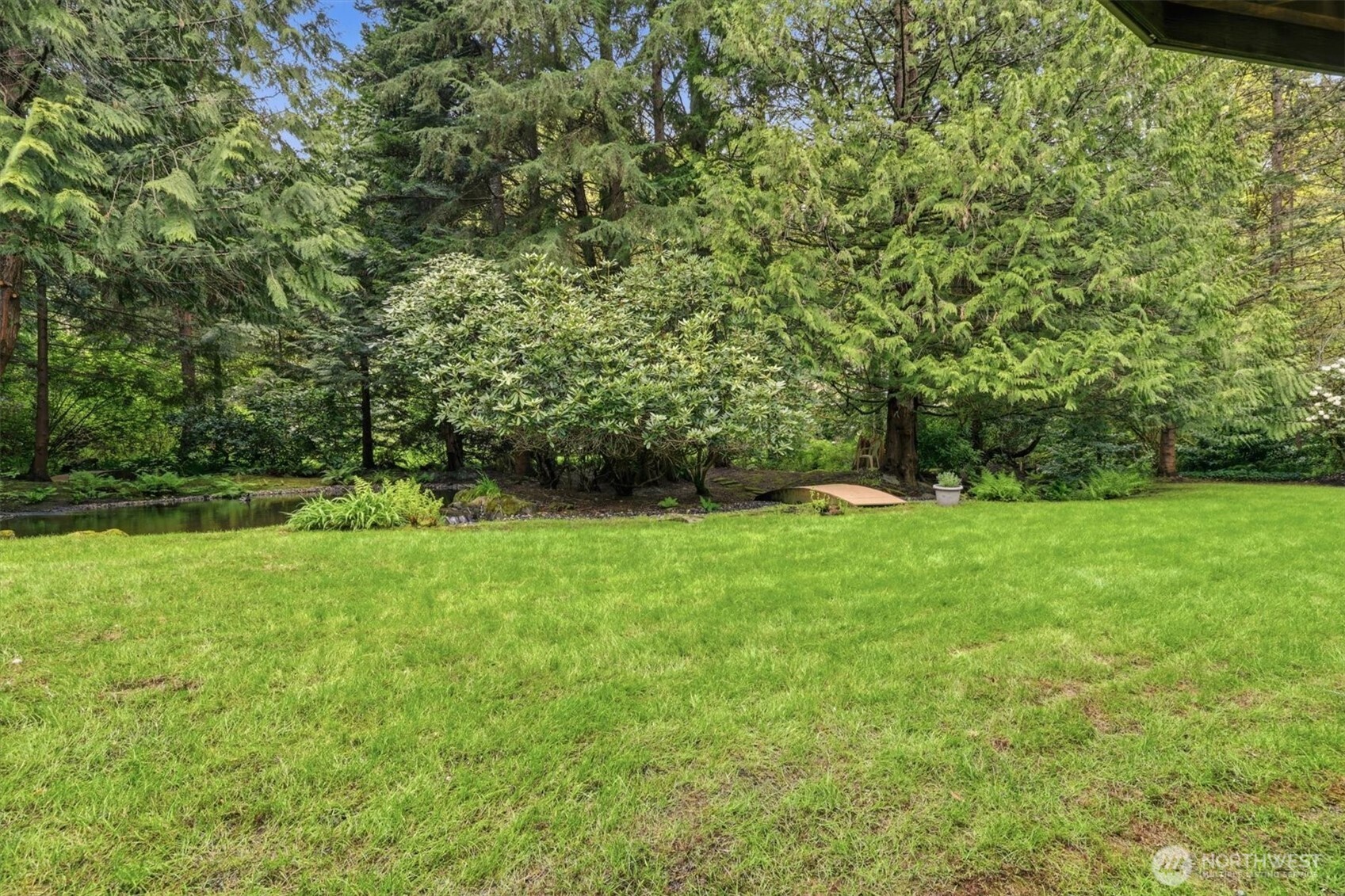 3531 NE 166th Street , Lake Forest Park, WA 98155-5424