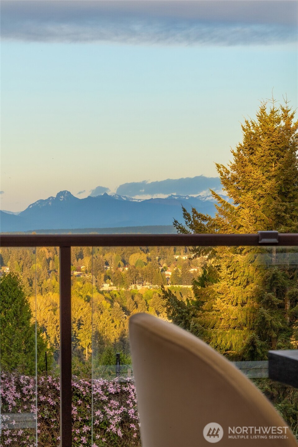 13720 94th Avenue NE, Kirkland, WA 98034-1842