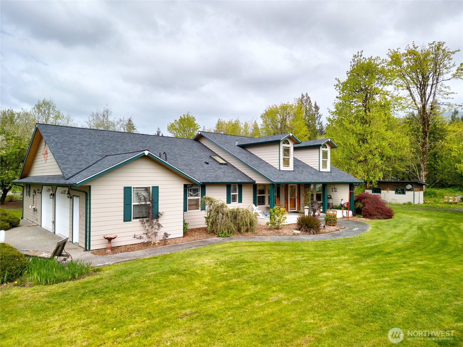 7492 Russell Road , Concrete, WA 98237
