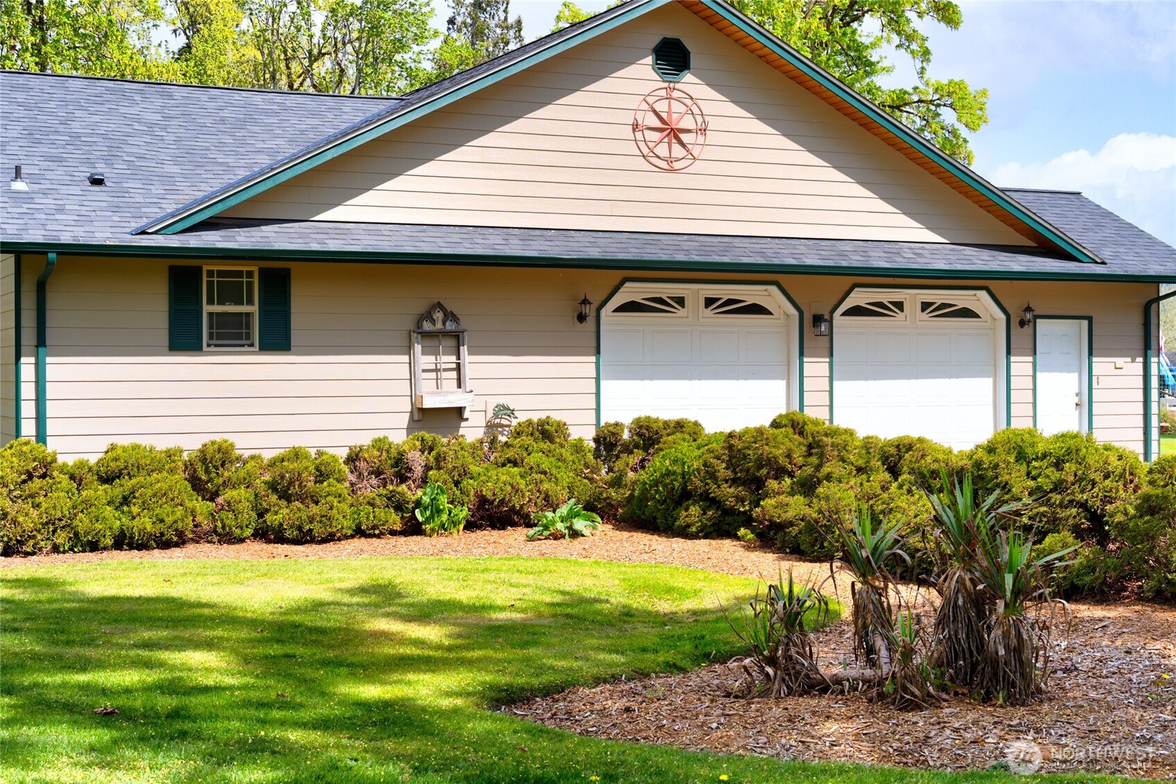 7492 Russell Road , Concrete, WA 98237