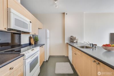 2717 Western Avenue #8020, Seattle, WA 98121 - Photo 10