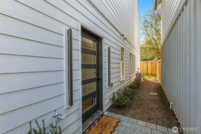 11011 Goodwin Way NE #B, Seattle, WA 98125 - Photo 27