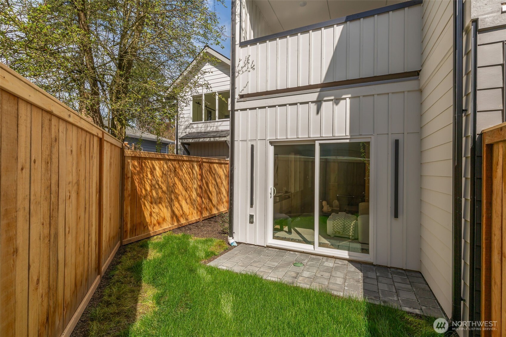 11011 Goodwin Way NE #B, Seattle, WA 98125