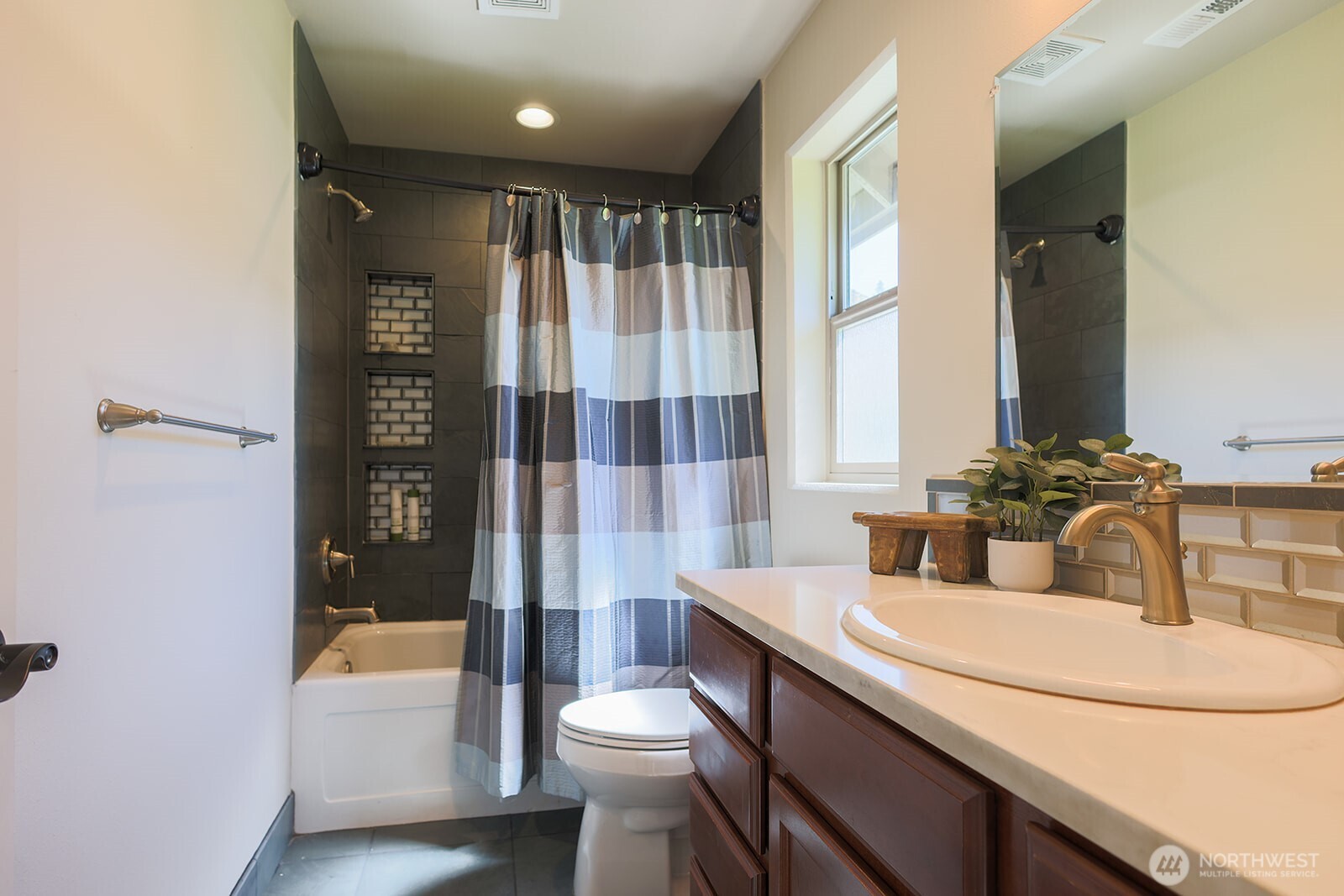 180 Country River Lane , Entiat, WA 98822