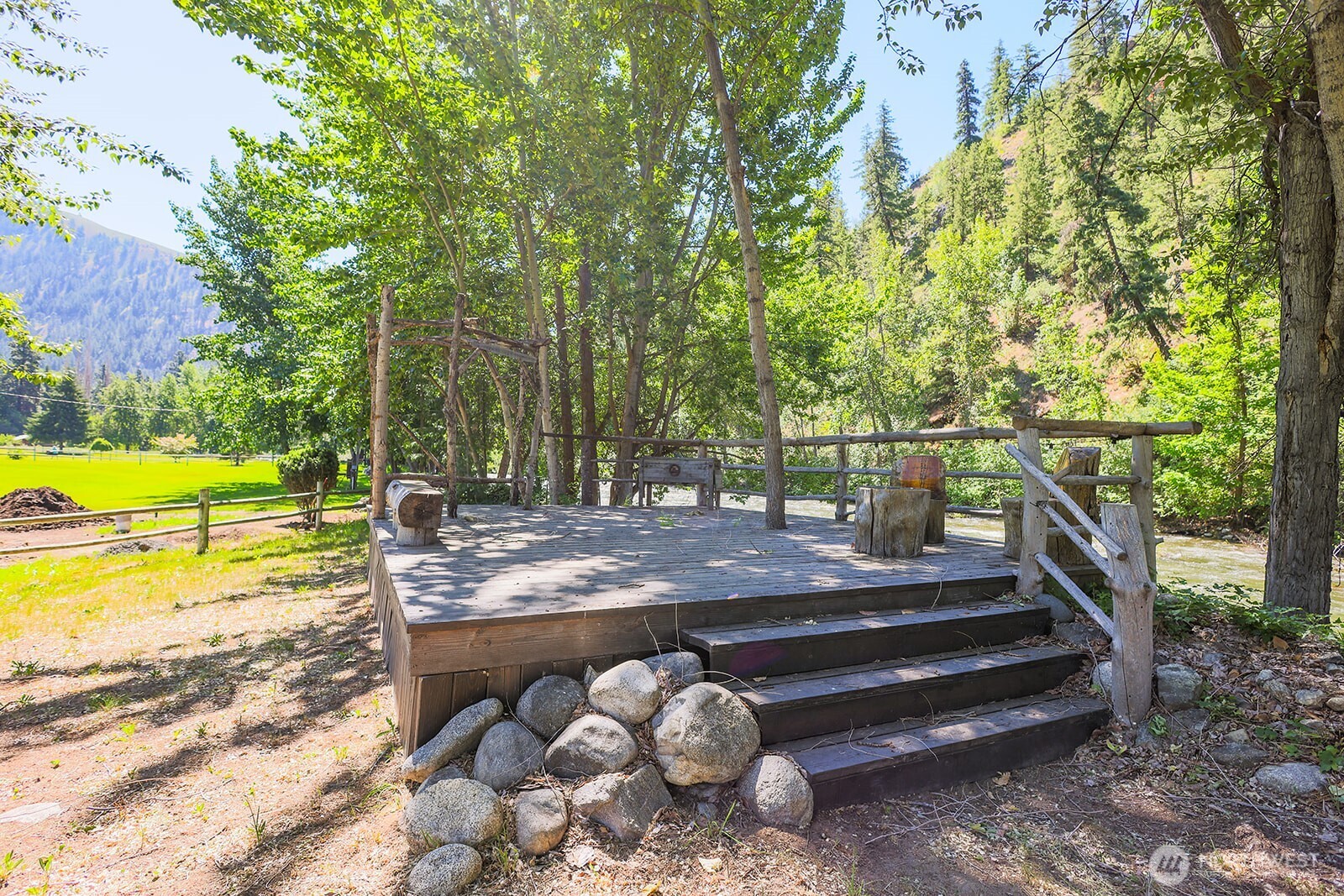 180 Country River Lane , Entiat, WA 98822