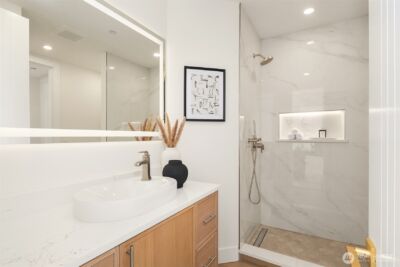 1810 91st Place NE, Clyde Hill, WA 98004 - Photo 19