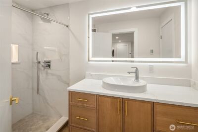 1810 91st Place NE, Clyde Hill, WA 98004 - Photo 33