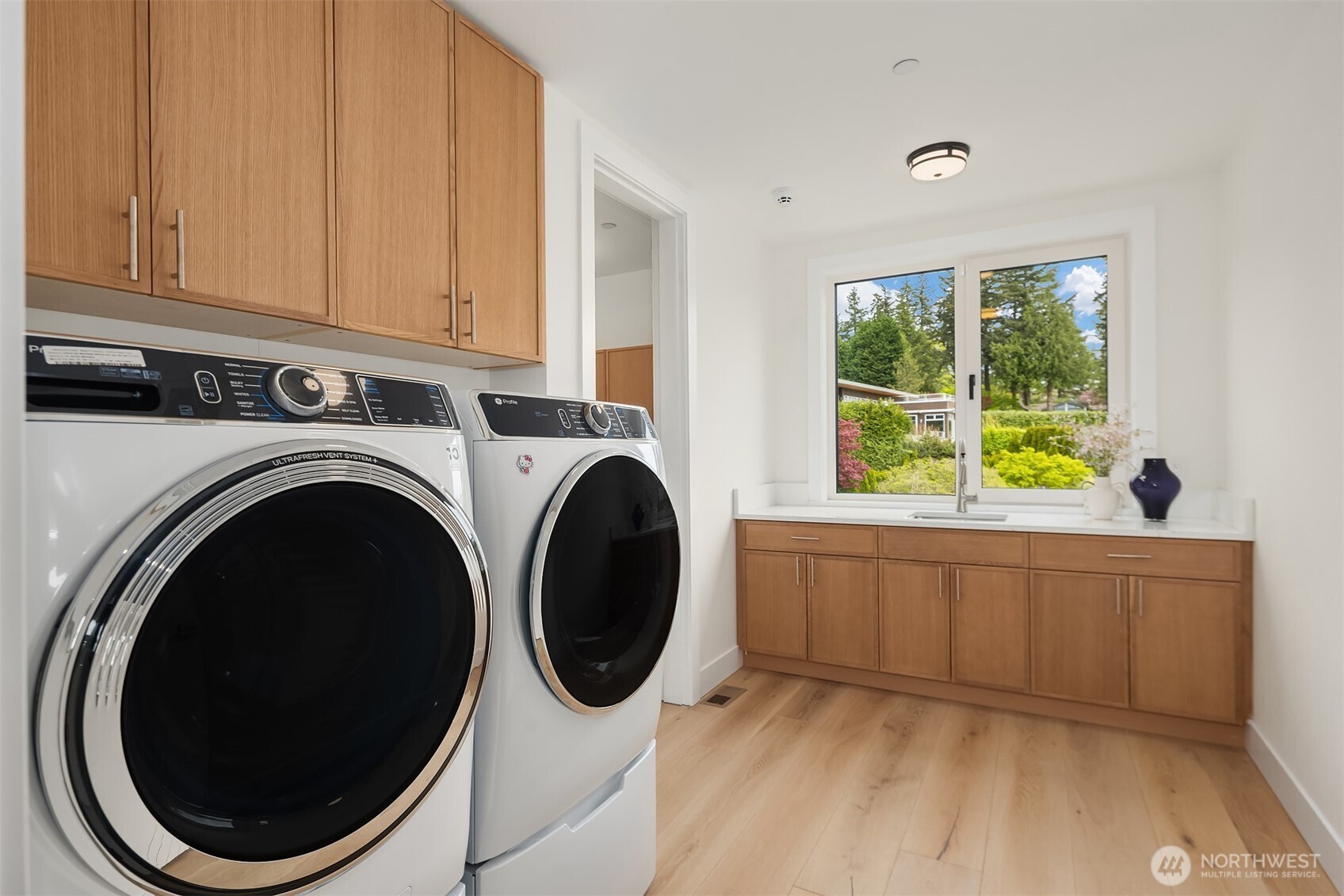 1810 91st Place NE, Clyde Hill, WA 98004