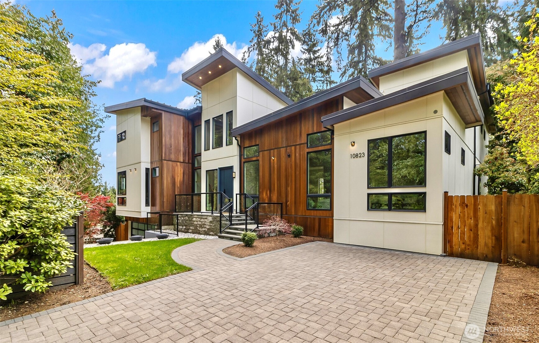 10823 SE 12th Street , Bellevue, WA 98004