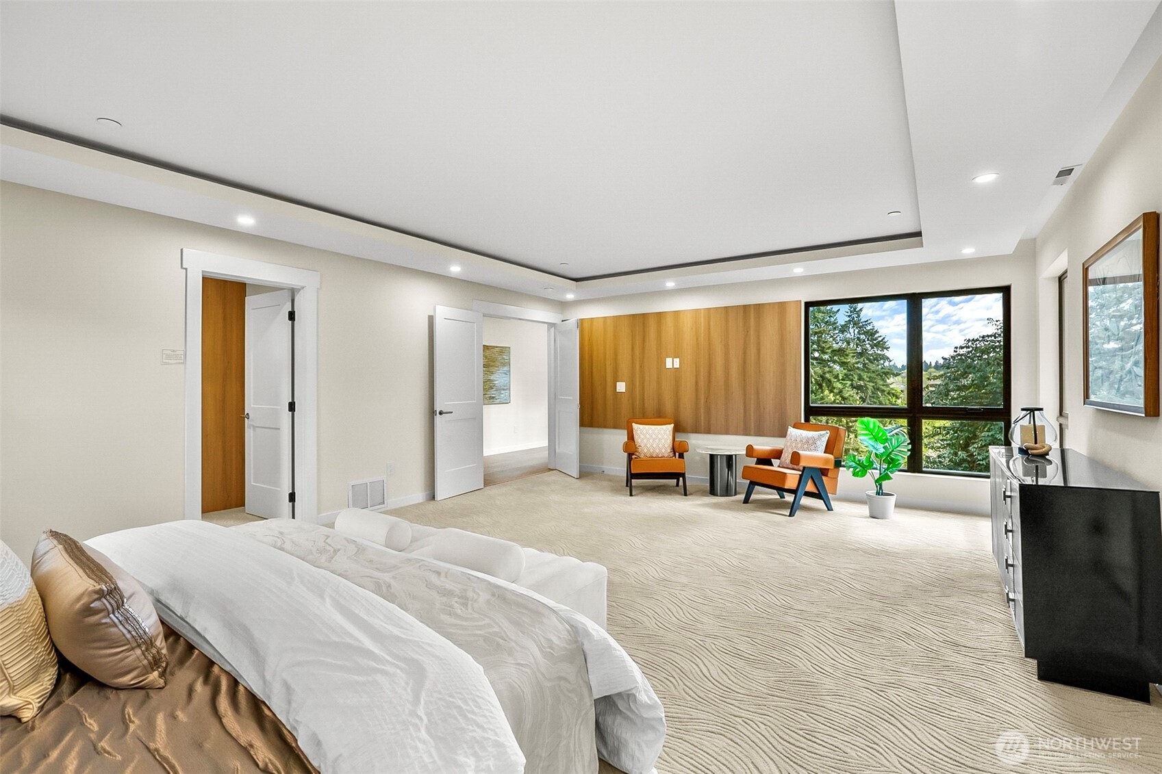 10823 SE 12th Street , Bellevue, WA 98004
