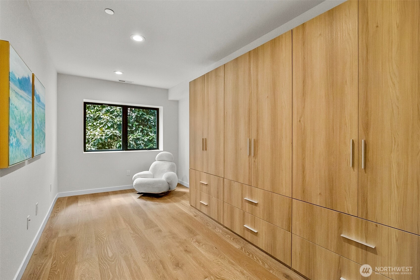 10823 SE 12th Street , Bellevue, WA 98004