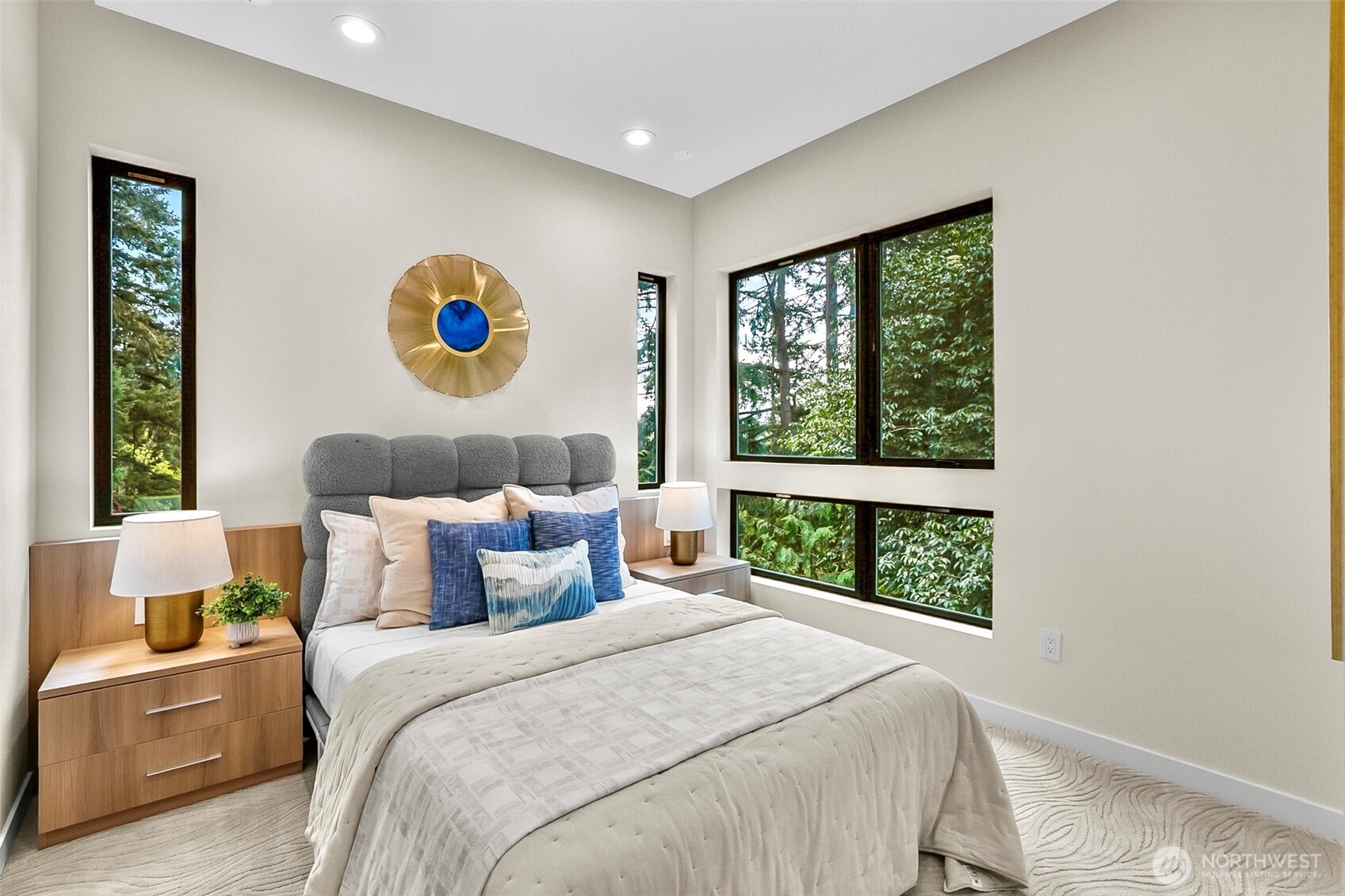 10823 SE 12th Street , Bellevue, WA 98004