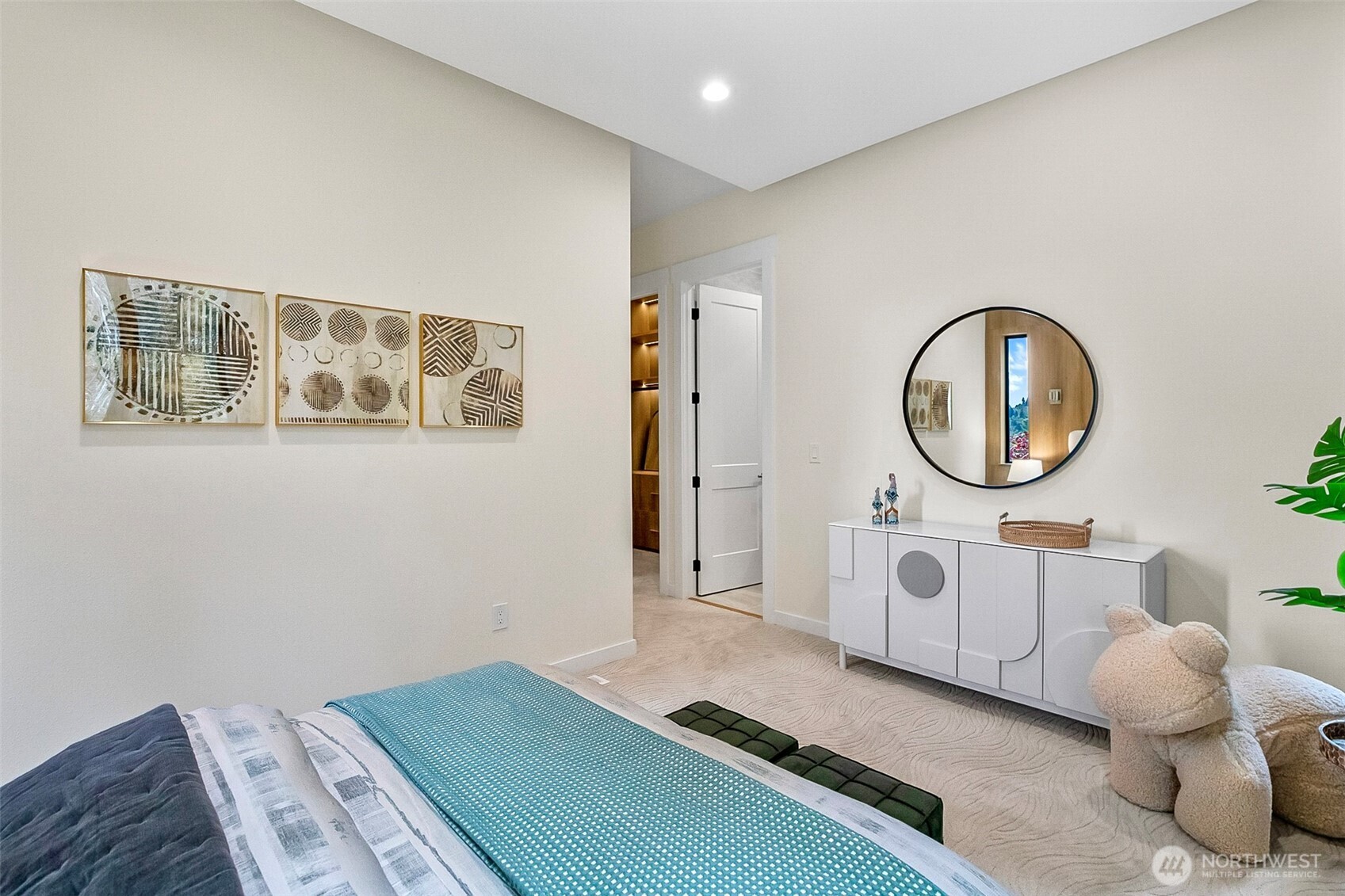 10823 SE 12th Street , Bellevue, WA 98004