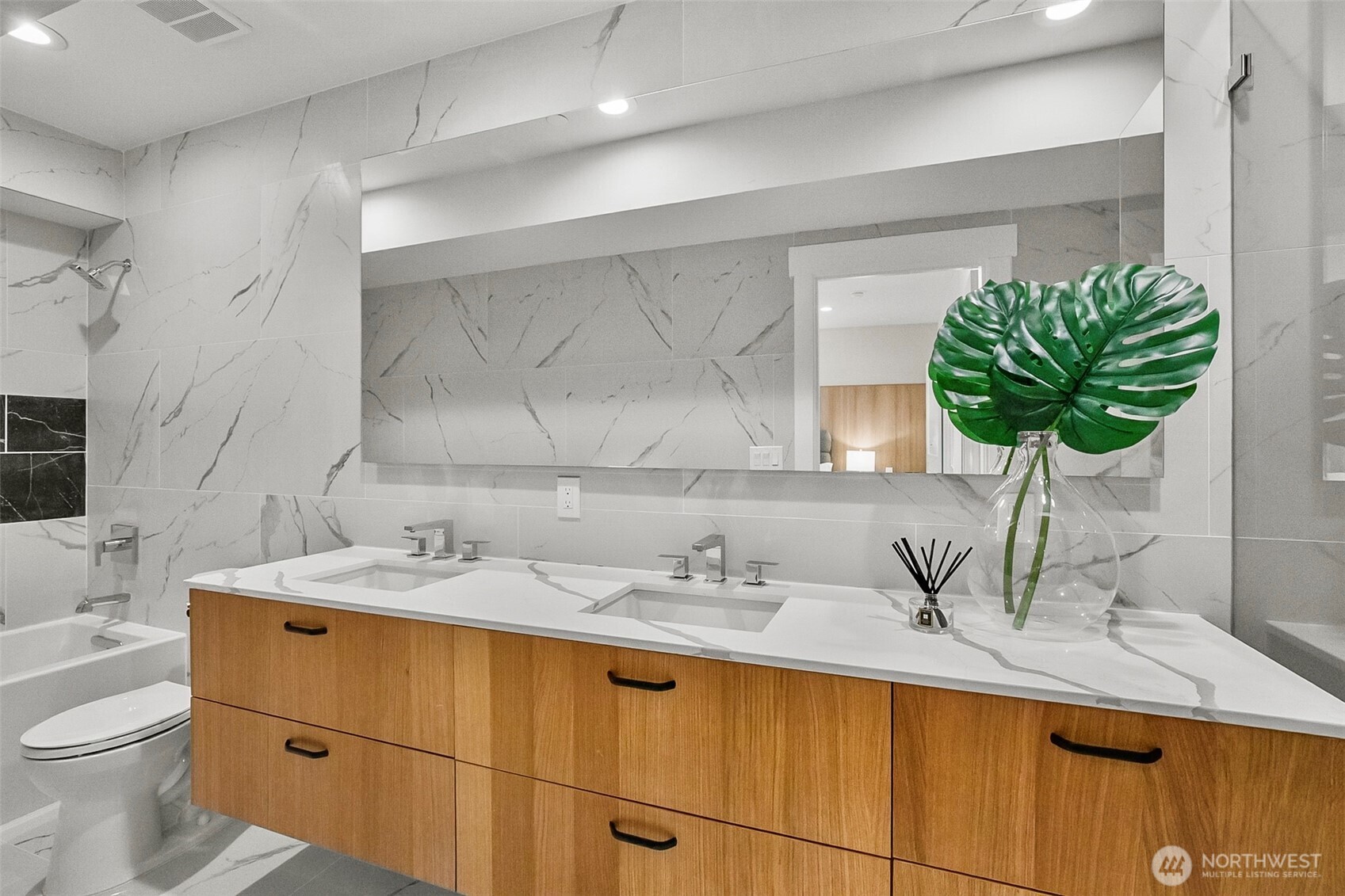 10823 SE 12th Street , Bellevue, WA 98004