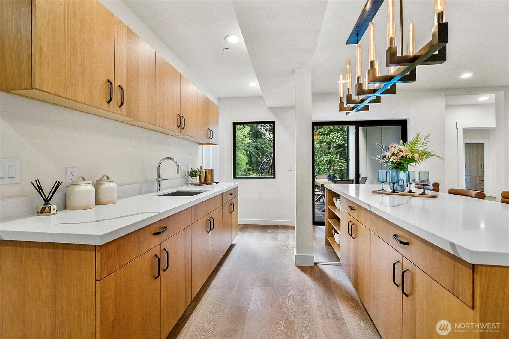 10823 SE 12th Street , Bellevue, WA 98004