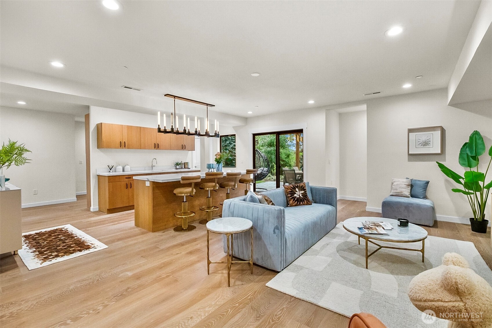 10823 SE 12th Street , Bellevue, WA 98004