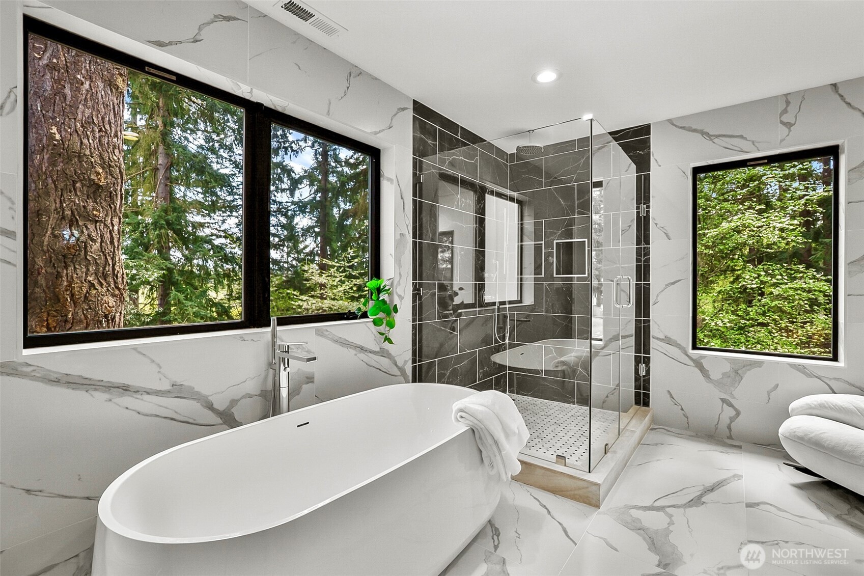 10823 SE 12th Street , Bellevue, WA 98004