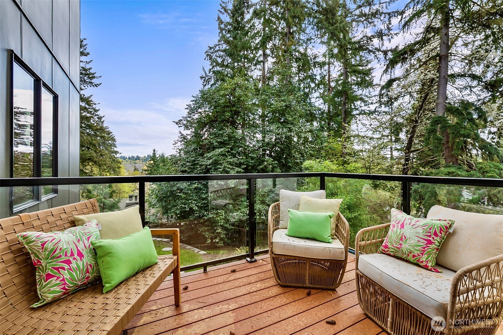 10823 SE 12th Street , Bellevue, WA 98004