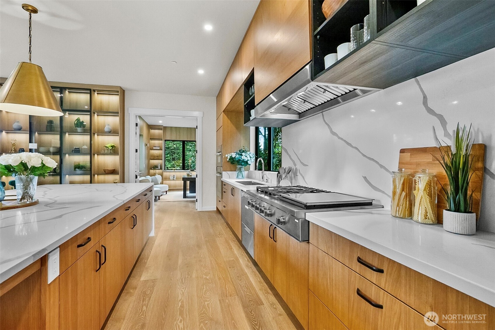 10823 SE 12th Street , Bellevue, WA 98004