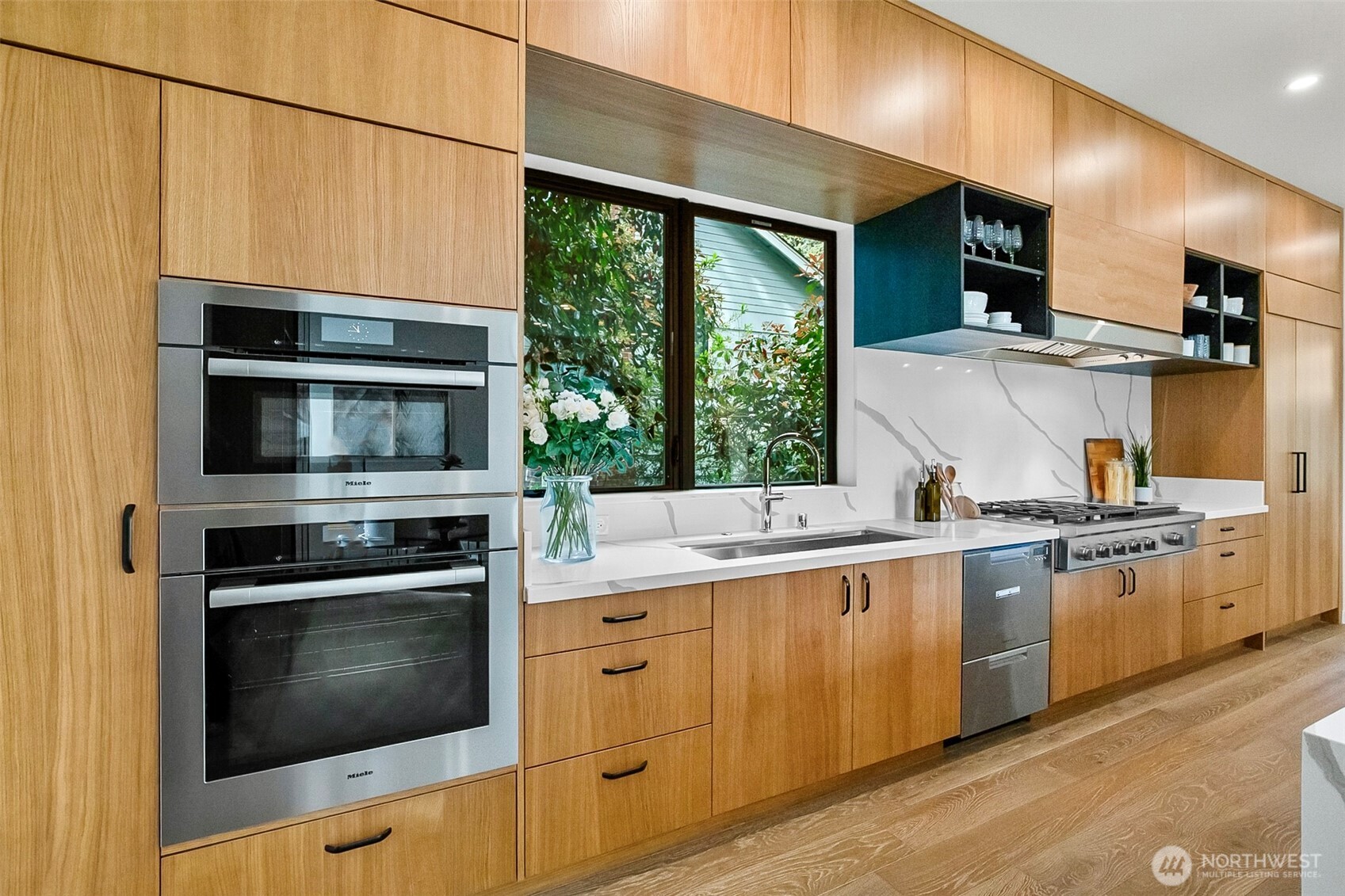 10823 SE 12th Street , Bellevue, WA 98004