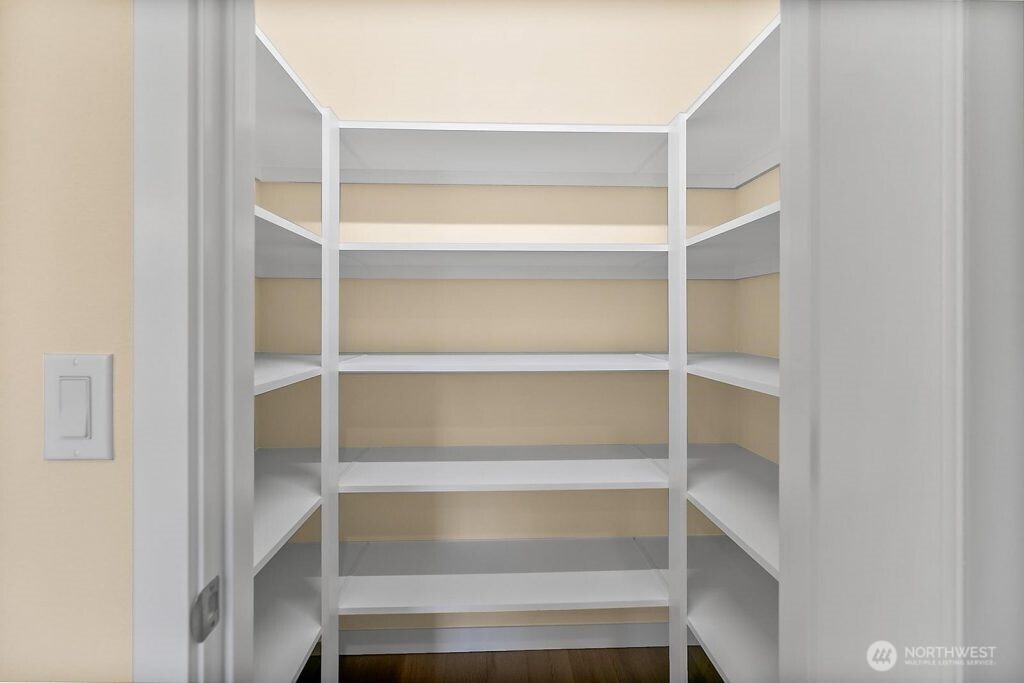 7375 Mirasett Street SW, Tumwater, WA 98512