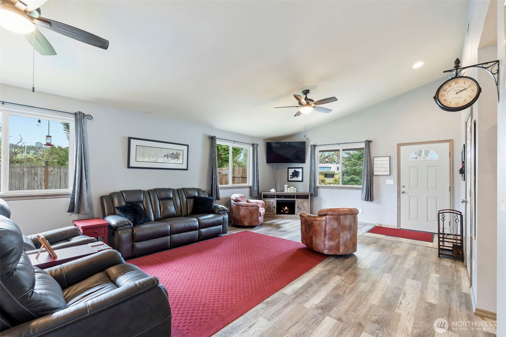 305 E Oakview Avenue , Centralia, WA 98531