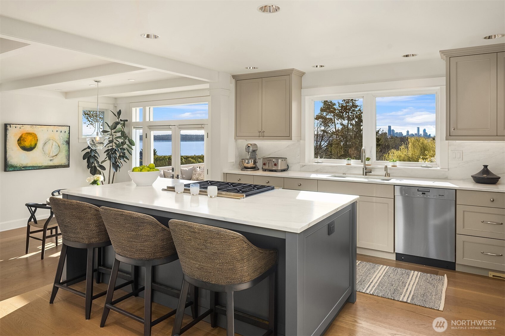 8429 NE 7th Street , Medina, WA 98039