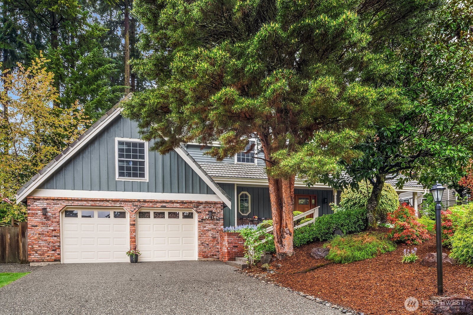 14314 NE 10th Place , Bellevue, WA 98007
