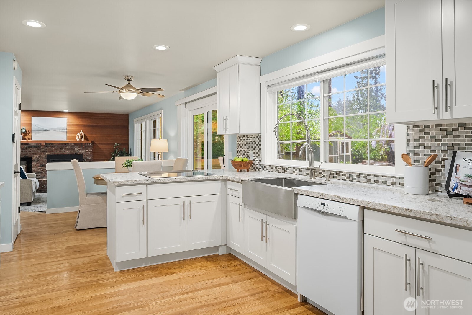 14314 NE 10th Place , Bellevue, WA 98007