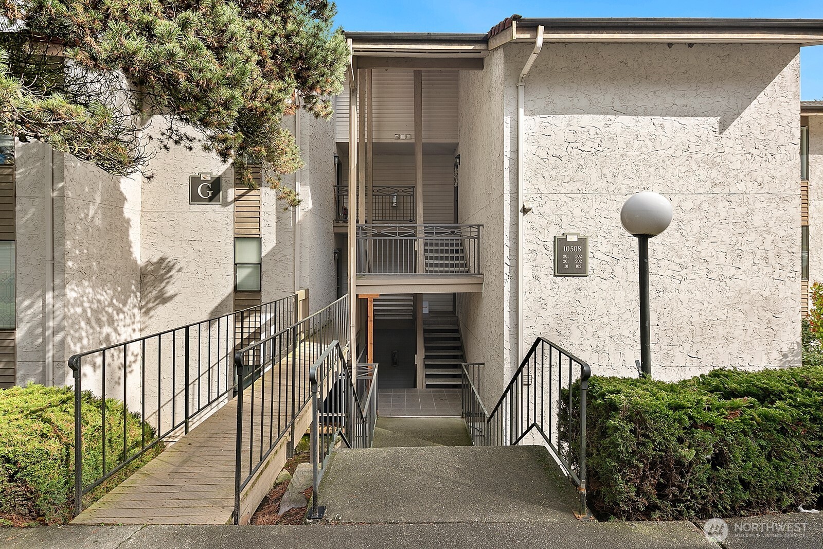 10508 NE 32nd Place #G302, Bellevue, WA 98004