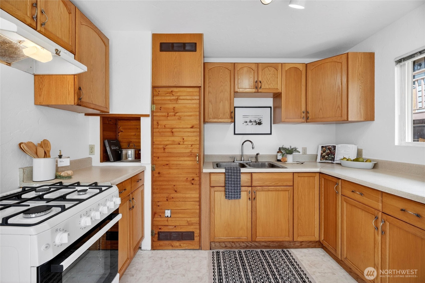 2827 SW Nevada Street , Seattle, WA 98126