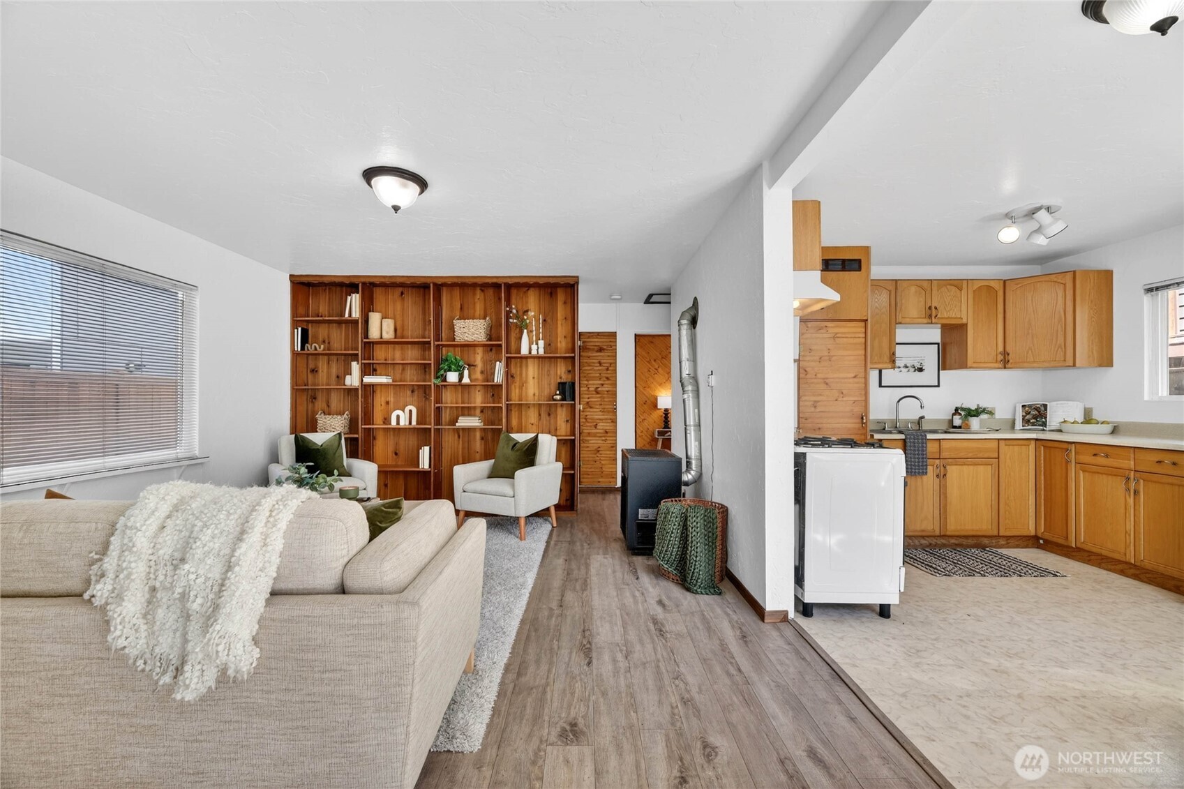 2827 SW Nevada Street , Seattle, WA 98126