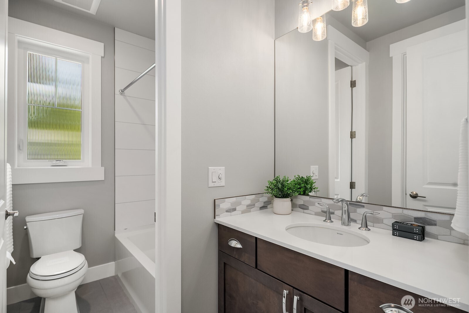 1646 106th Avenue SE, Bellevue, WA 98004