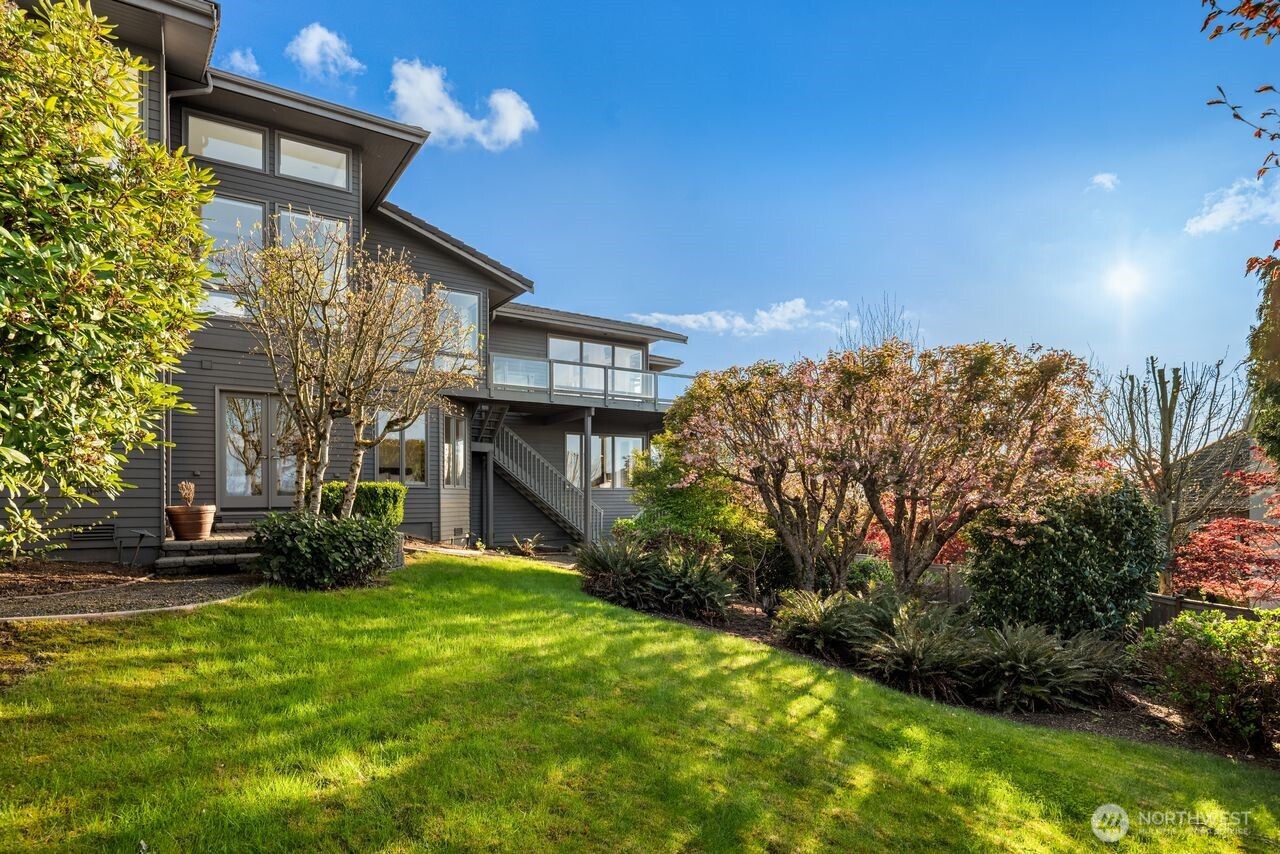 5824 168th Place SE, Bellevue, WA 98006