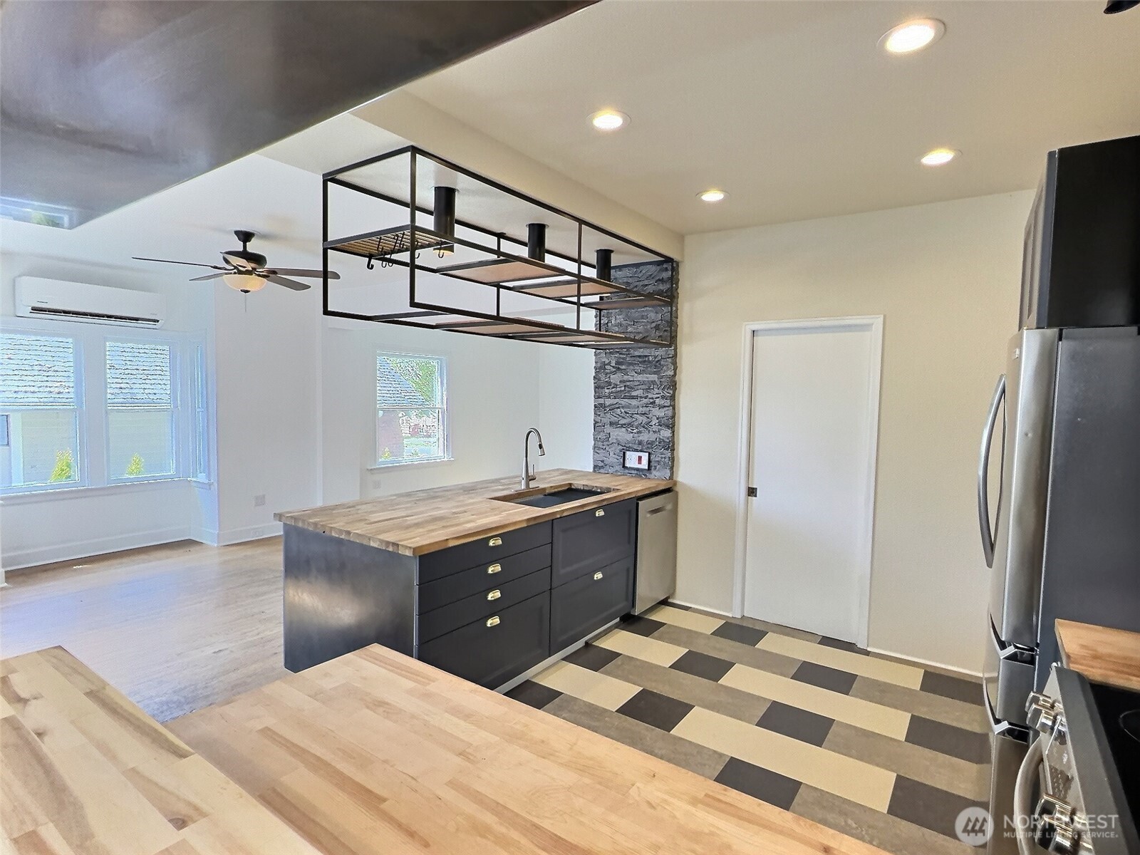 514 S 48 Street , Tacoma, WA 98408