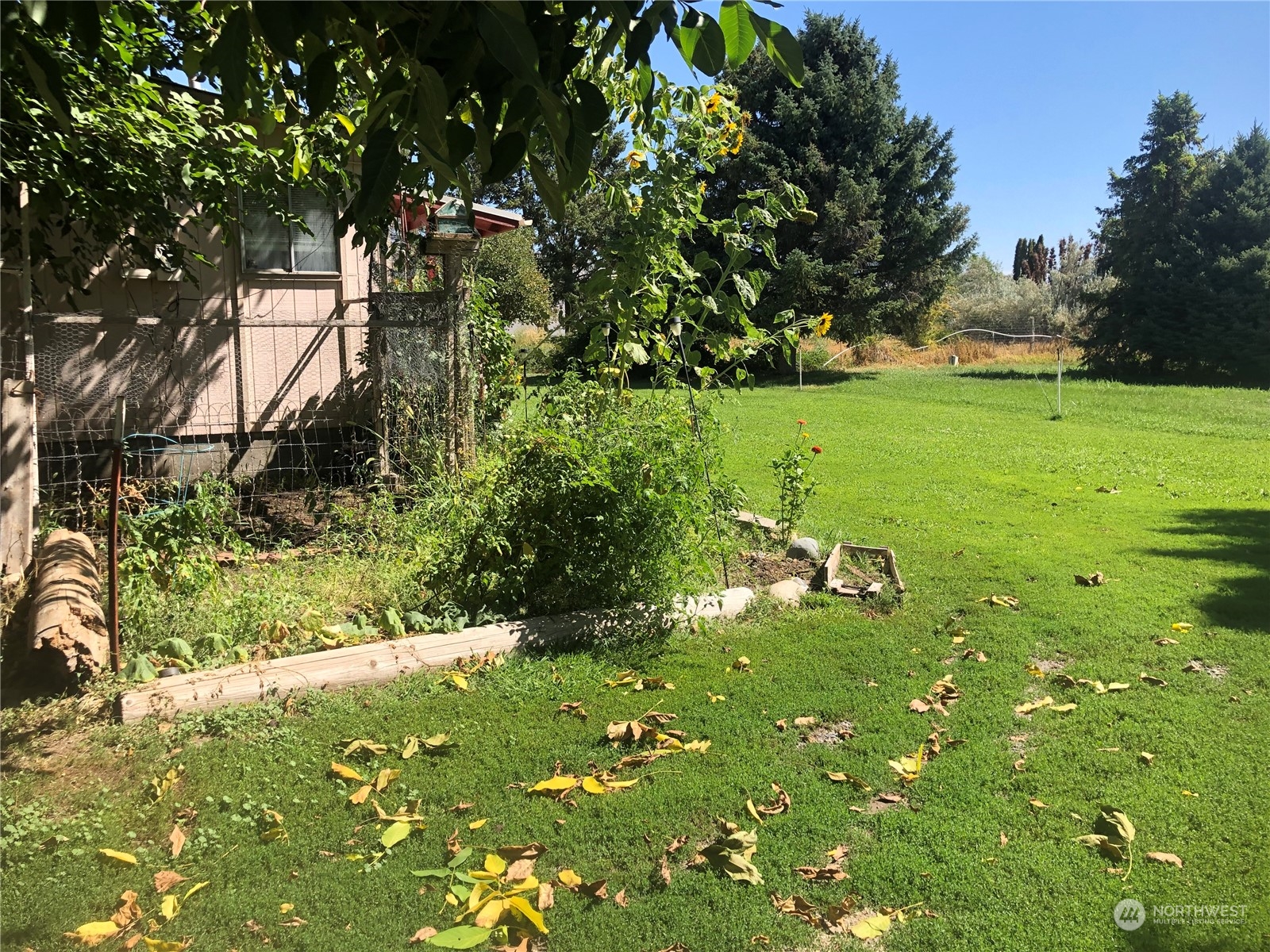 2358 A,B,C Elmway , Okanogan, WA 98840