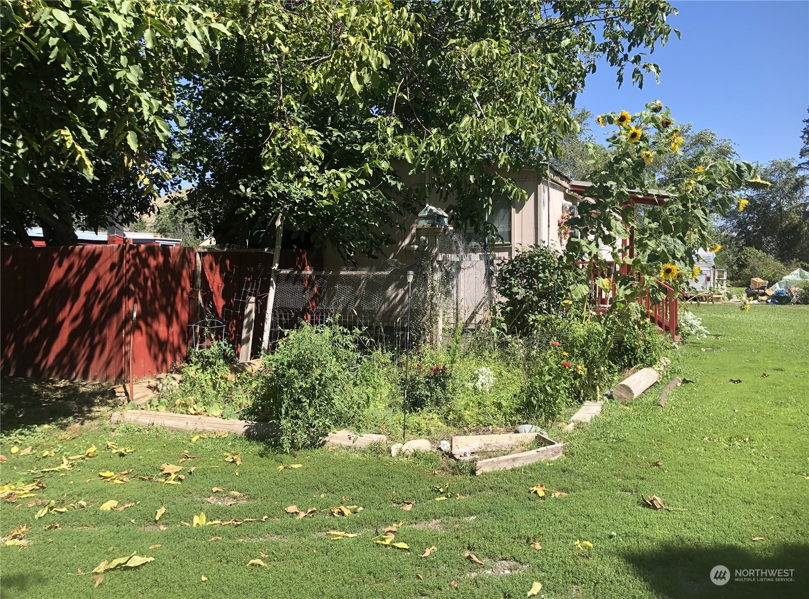 2358 A,B,C Elmway , Okanogan, WA 98840