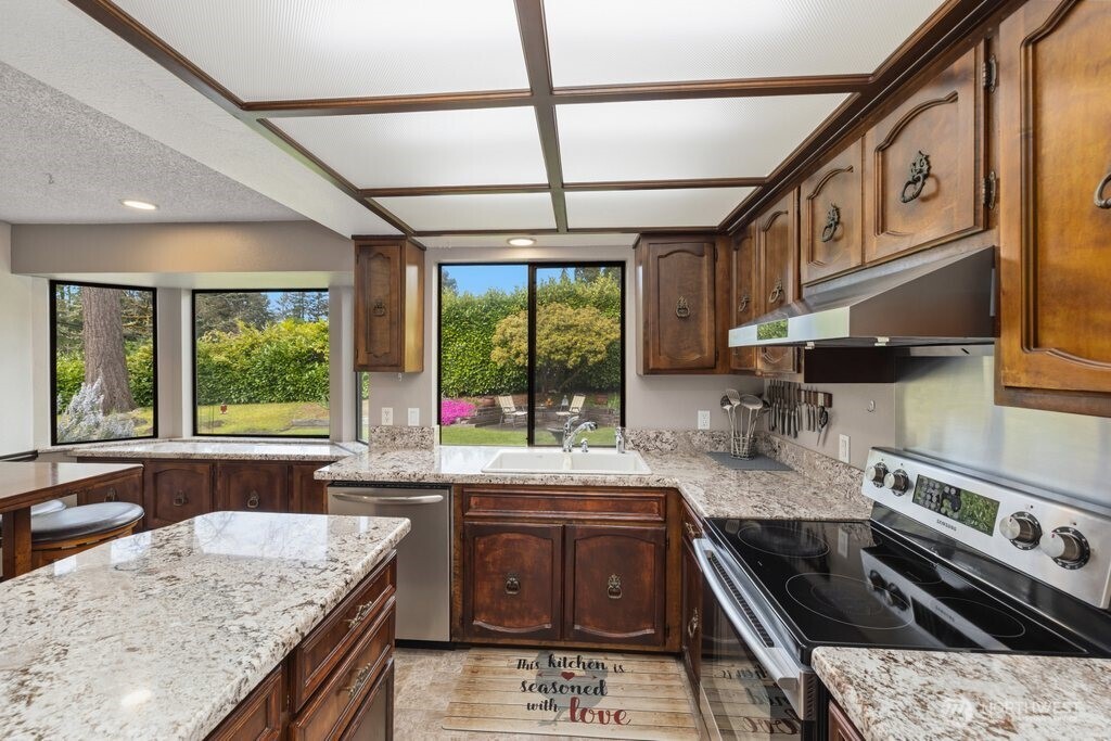6423 76th Street Ct W, Lakewood, WA 98499