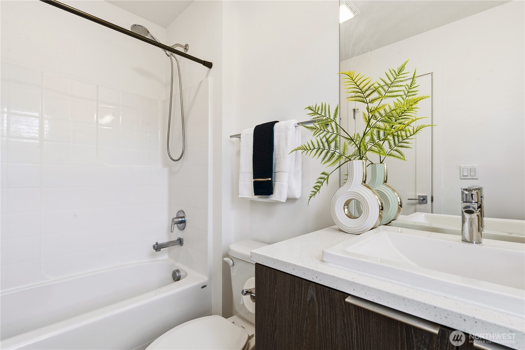 6563 SE 8th Place , Renton, WA 98059