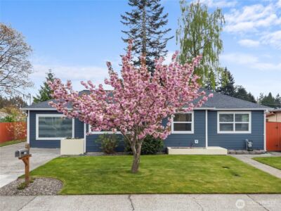 317 Laurelhurst Drive SE, Tumwater, WA 98501 - Photo 2