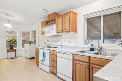 7083 NE Taurus Lane , Bremerton, WA 98311 - Photo 4