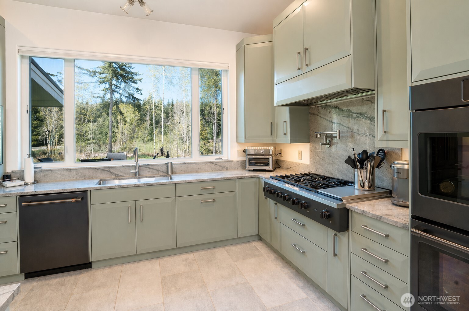 216 Huckleberry Hill Drive , Port Angeles, WA 98363