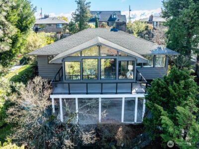 3430 39th Avenue W, Seattle, WA 98199 - Photo 1