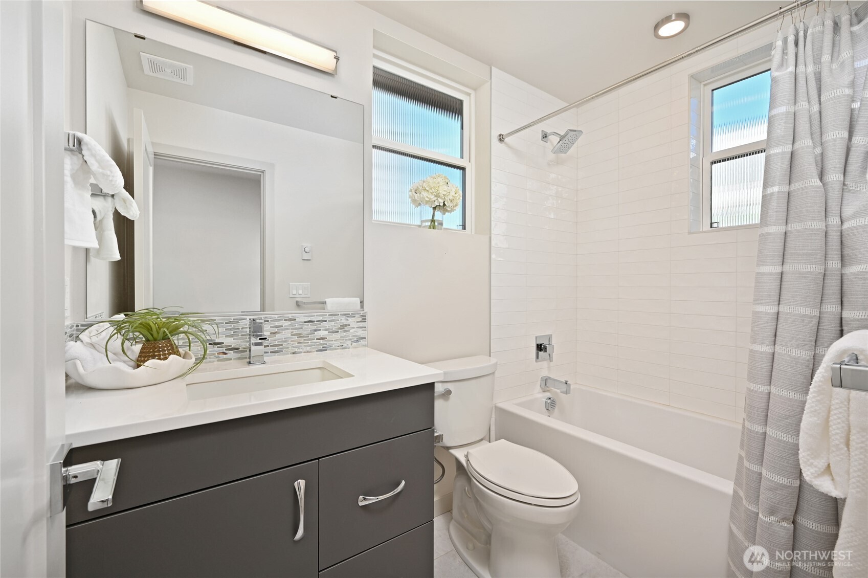 5044 A Sand Point Place NE , Seattle, WA 98105
