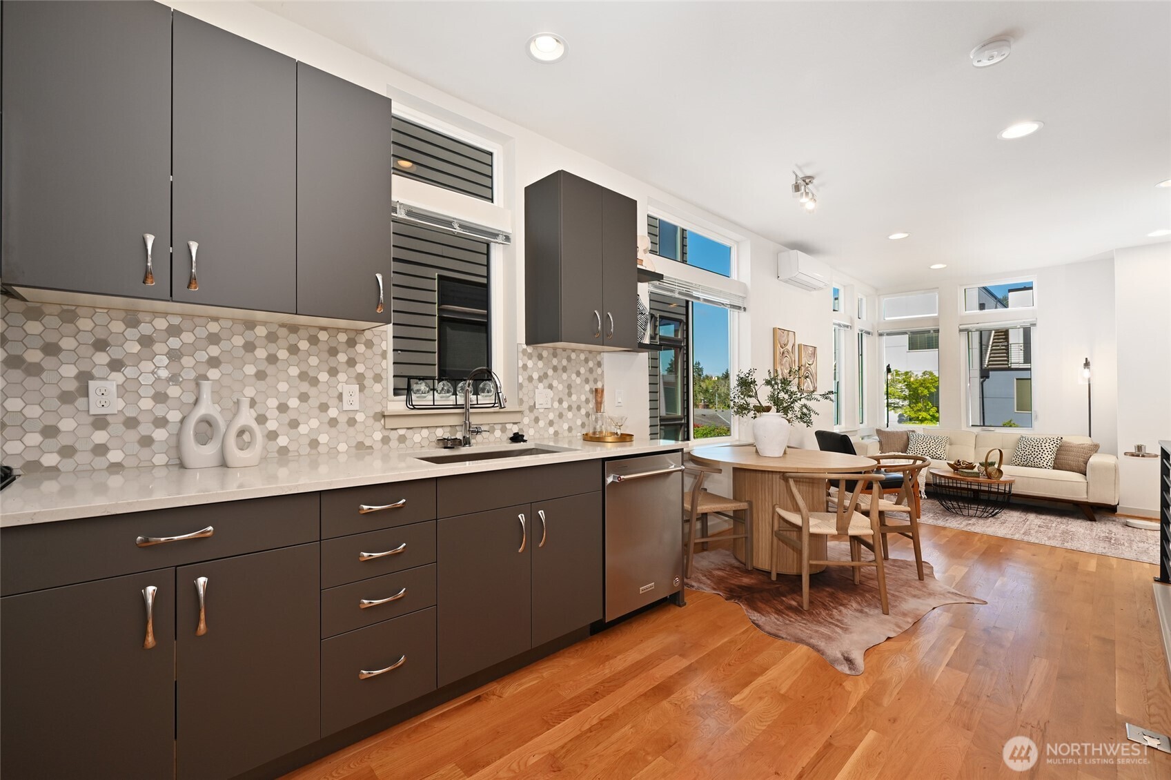 5044 A Sand Point Place NE , Seattle, WA 98105
